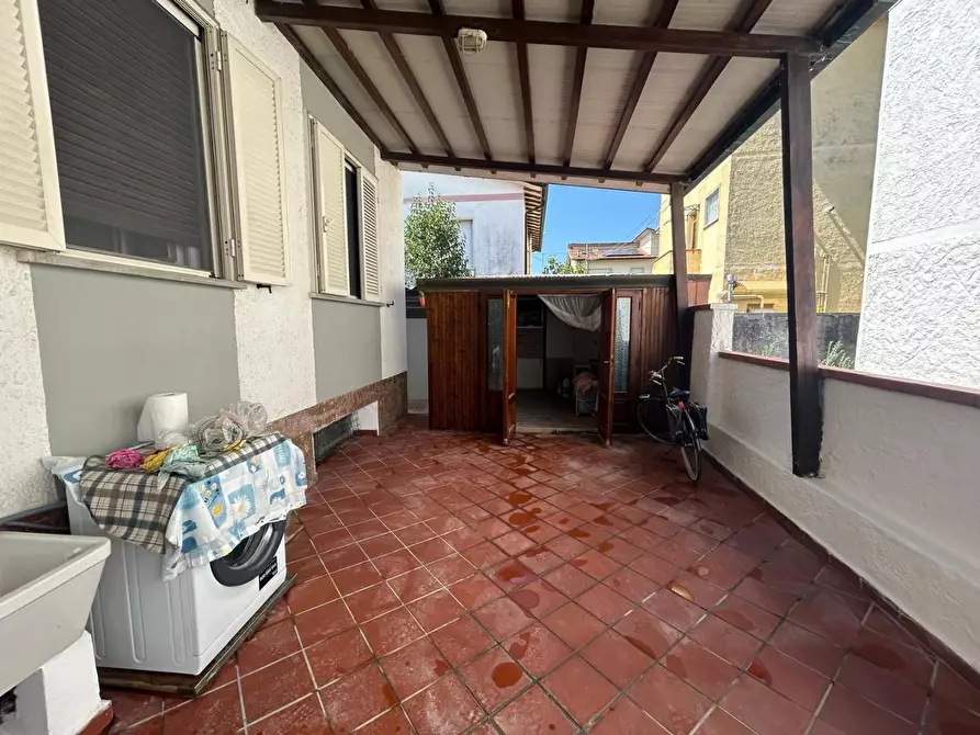 Immagine 3 di Villa in vendita  a Camaiore