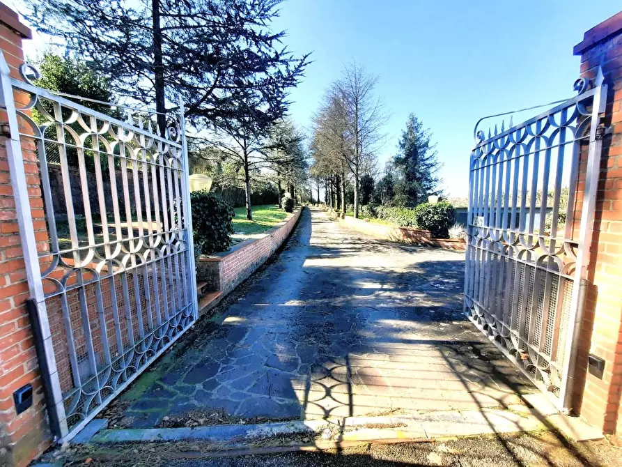 Immagine 4 di Villa in vendita  a Santa Maria A Monte