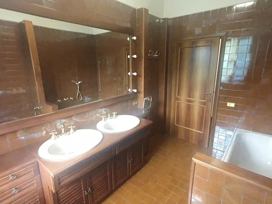 Immagine 41 di Villa in vendita  a Santa Maria A Monte