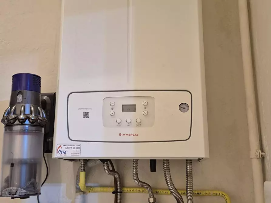 Immagine 21 di Appartamento in vendita  a Viareggio