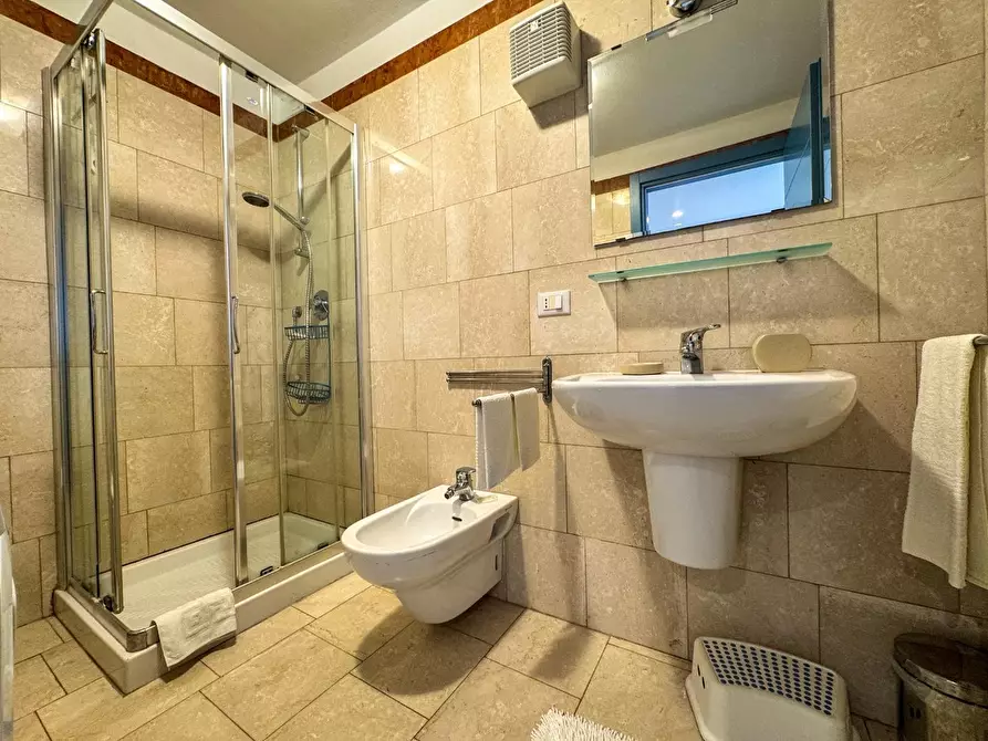 Immagine 11 di Appartamento in vendita  a Pisa