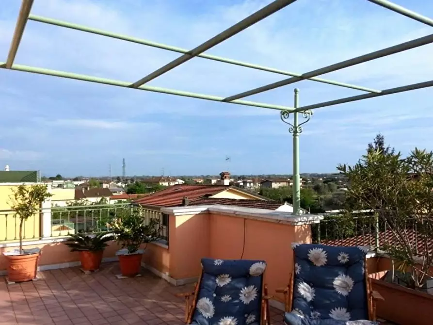 Immagine 2 di Appartamento in vendita  a Massa