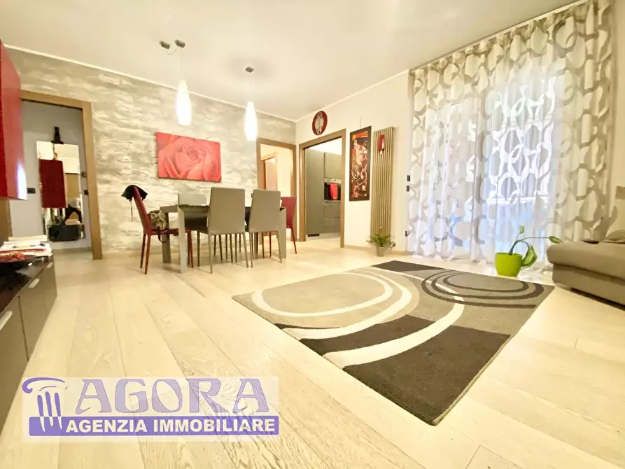 Immagine 1 di Appartamento in vendita  a Latina