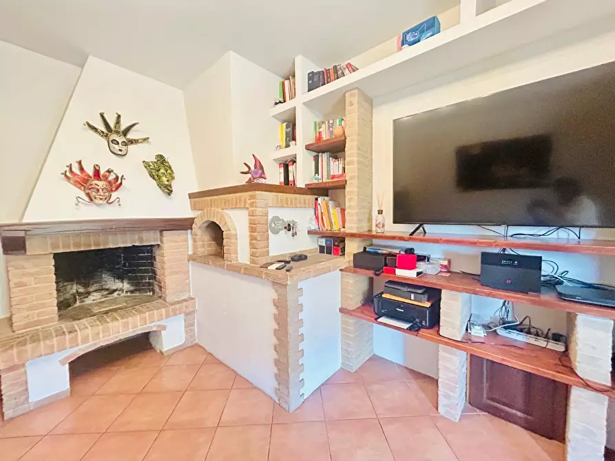 Immagine 6 di Appartamento in vendita  a Lastra A Signa