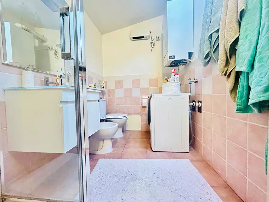 Immagine 21 di Appartamento in vendita  a Lastra A Signa