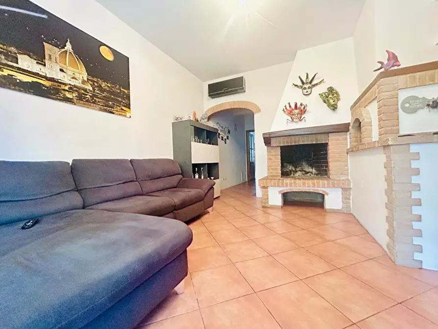 Immagine 5 di Appartamento in vendita  a Lastra A Signa