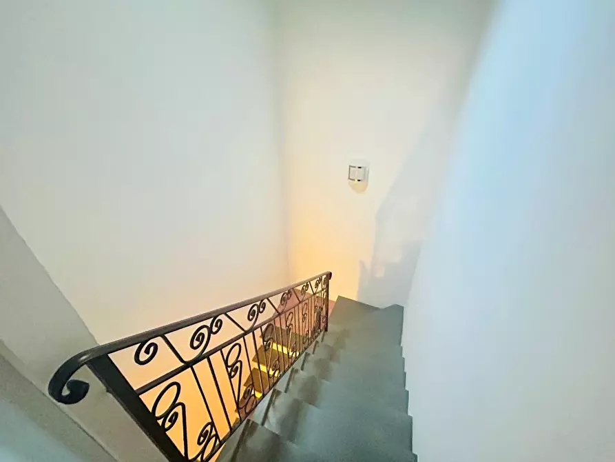 Immagine 15 di Appartamento in vendita  a Lastra A Signa