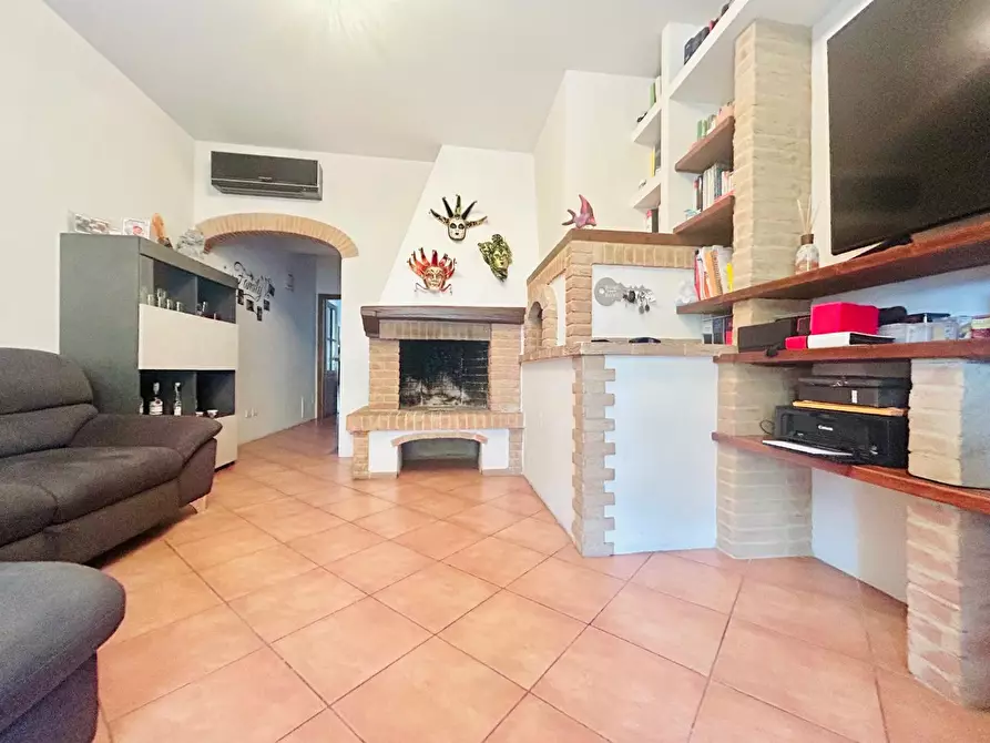 Immagine 4 di Appartamento in vendita  a Lastra A Signa