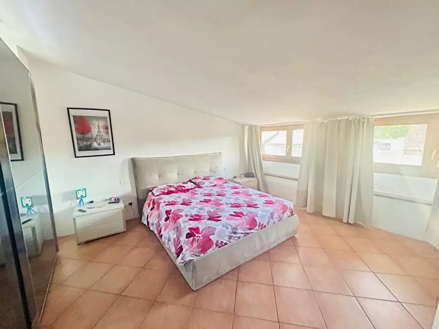 Immagine 17 di Appartamento in vendita  a Lastra A Signa