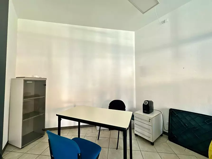 Immagine 5 di Ufficio in vendita  a Lucca