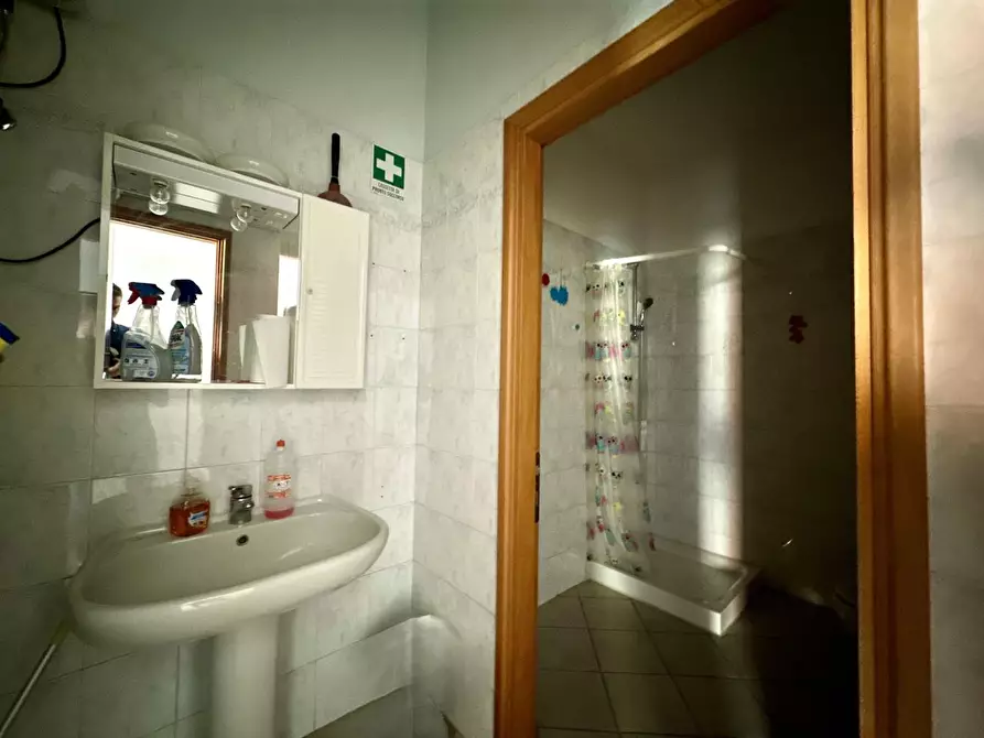 Immagine 12 di Ufficio in vendita  a Lucca