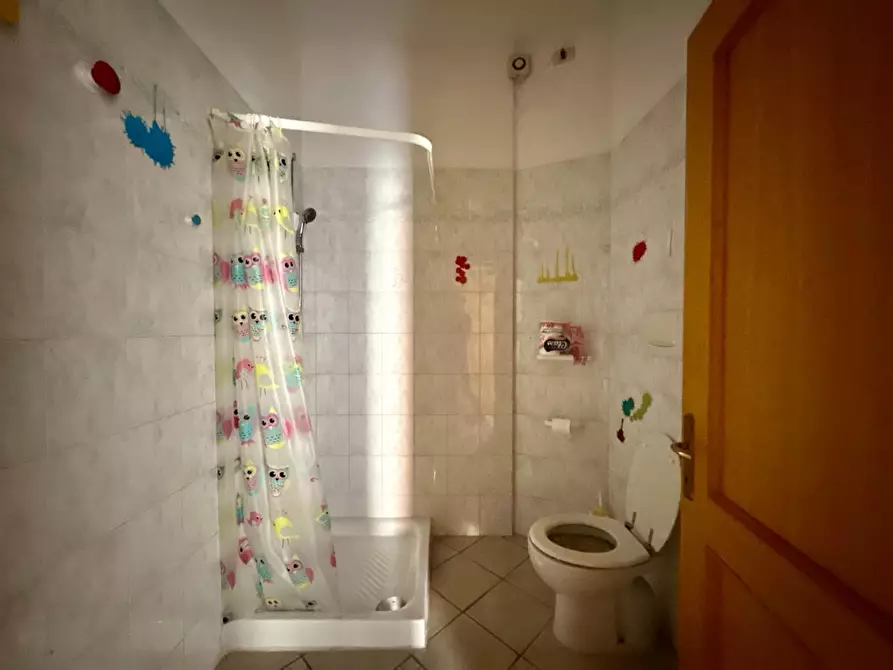 Immagine 13 di Ufficio in vendita  a Lucca