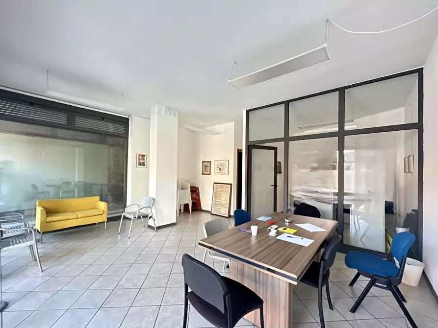 Immagine 1 di Ufficio in vendita  a Lucca