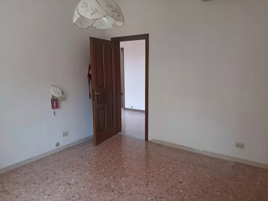 Immagine 29 di Porzione di casa in vendita  a Massa