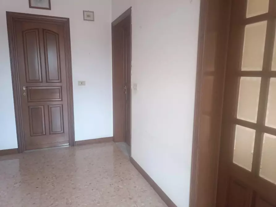 Immagine 13 di Porzione di casa in vendita  a Massa