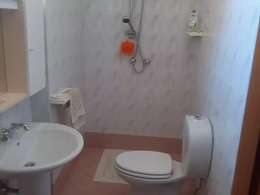 Immagine 55 di Porzione di casa in vendita  a Massa