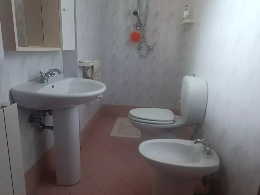 Immagine 54 di Porzione di casa in vendita  a Massa