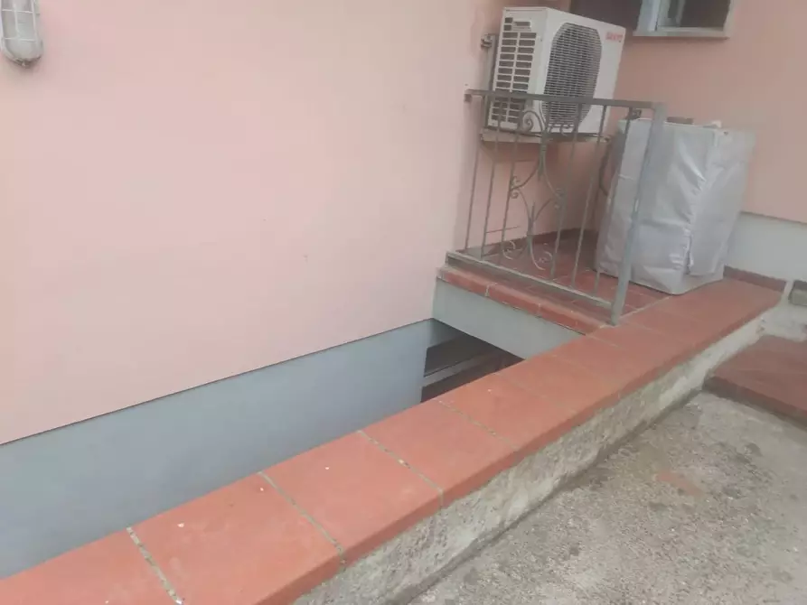 Immagine 64 di Porzione di casa in vendita  a Massa