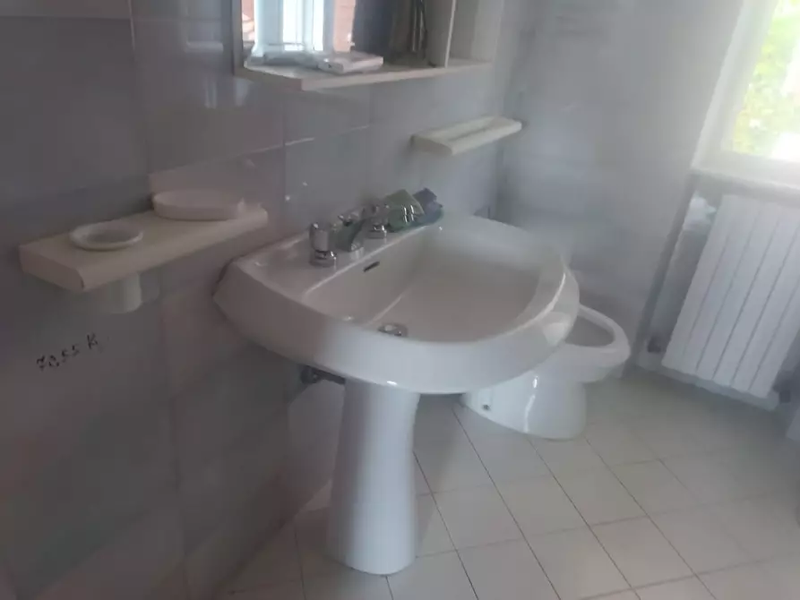 Immagine 40 di Porzione di casa in vendita  a Massa