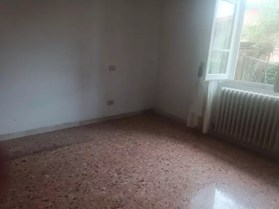 Immagine 34 di Porzione di casa in vendita  a Massa