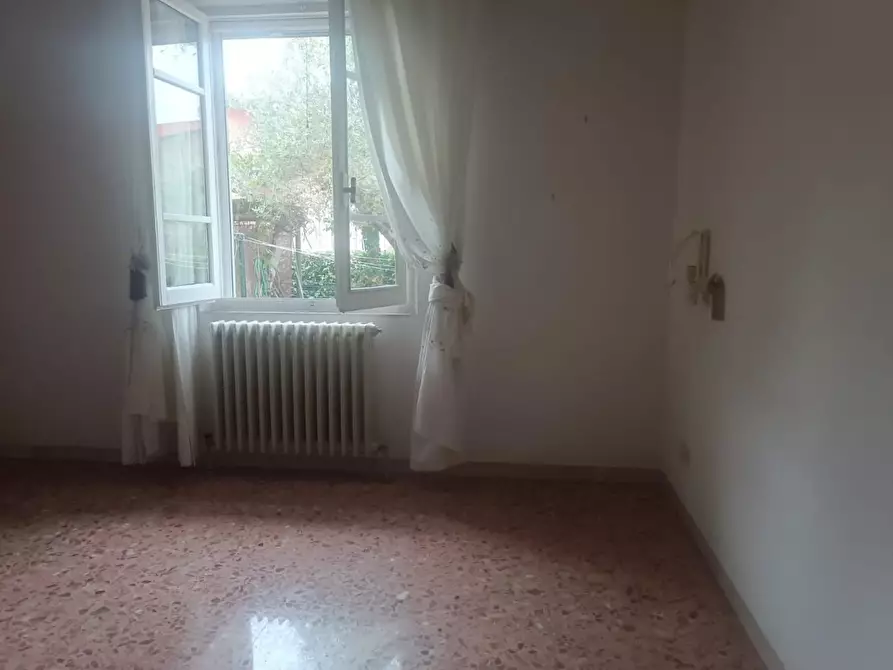 Immagine 35 di Porzione di casa in vendita  a Massa