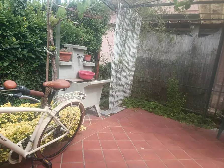 Immagine 60 di Porzione di casa in vendita  a Massa