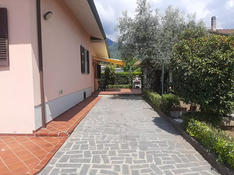 Immagine 4 di Porzione di casa in vendita  a Massa