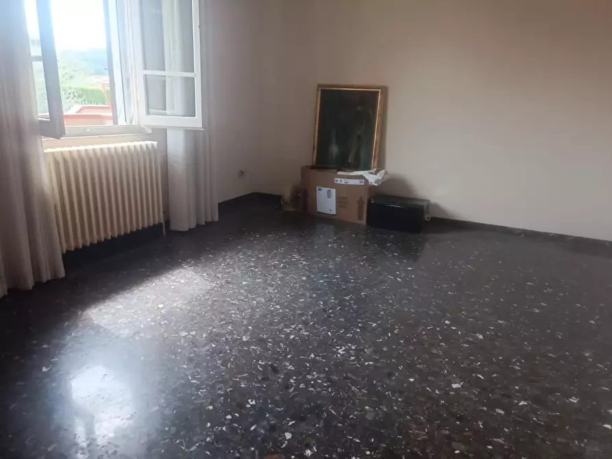 Immagine 25 di Porzione di casa in vendita  a Massa