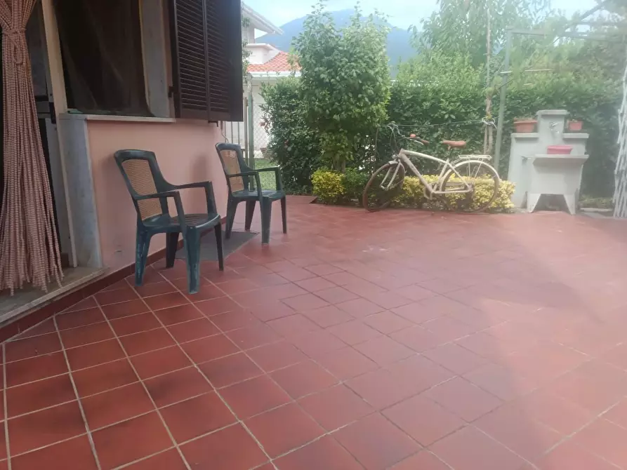 Immagine 58 di Porzione di casa in vendita  a Massa