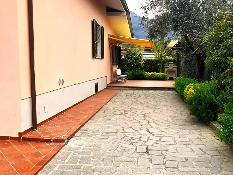 Immagine 5 di Porzione di casa in vendita  a Massa
