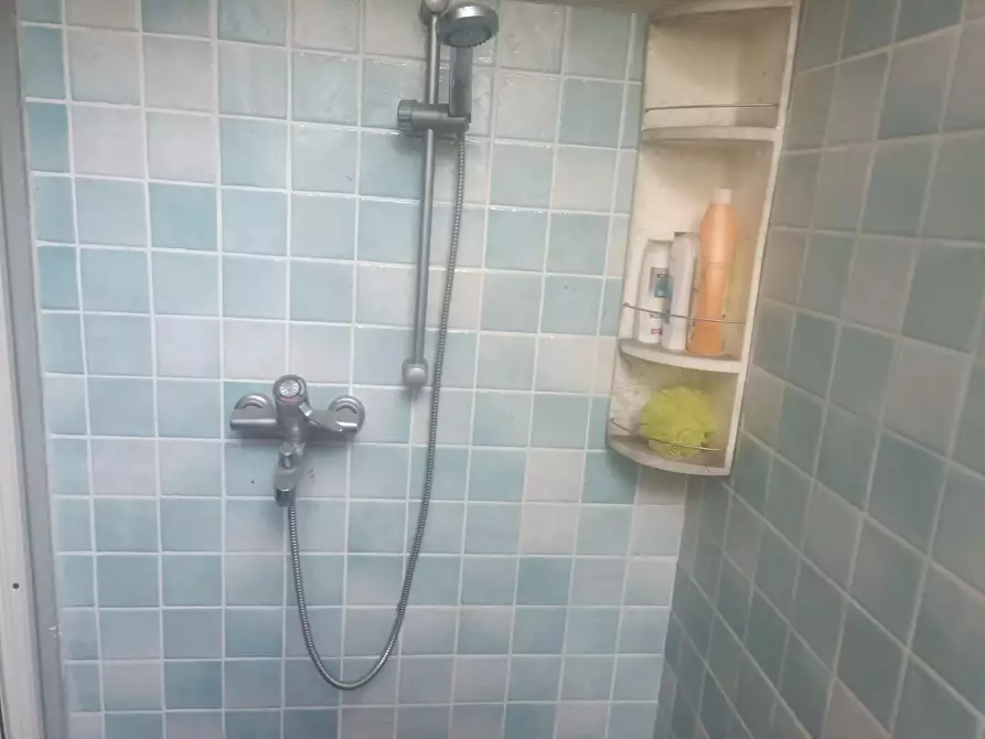 Immagine 71 di Porzione di casa in vendita  a Massa