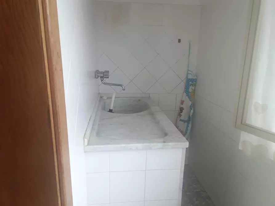 Immagine 21 di Porzione di casa in vendita  a Massa