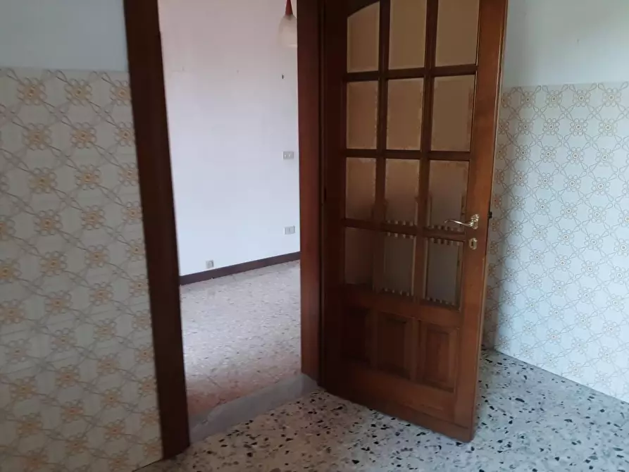 Immagine 12 di Porzione di casa in vendita  a Massa