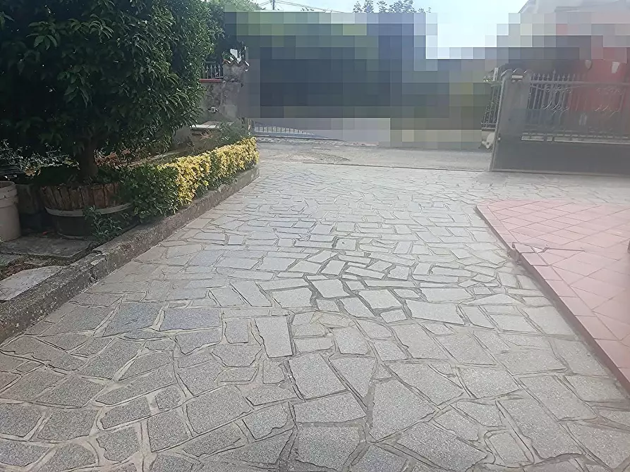 Immagine 2 di Porzione di casa in vendita  a Massa