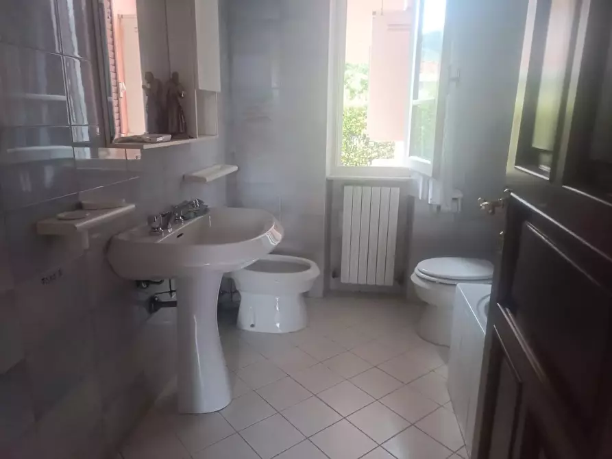 Immagine 44 di Porzione di casa in vendita  a Massa