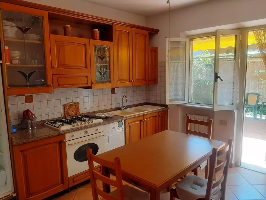 Immagine 52 di Porzione di casa in vendita  a Massa