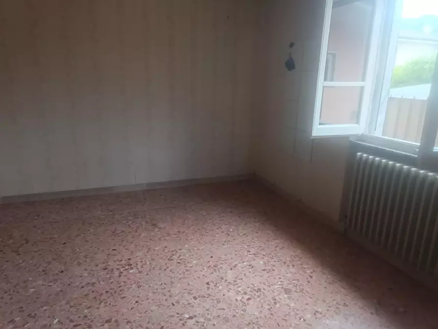 Immagine 31 di Porzione di casa in vendita  a Massa