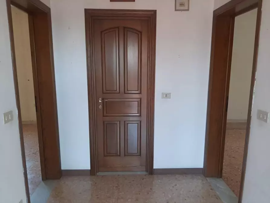 Immagine 11 di Porzione di casa in vendita  a Massa