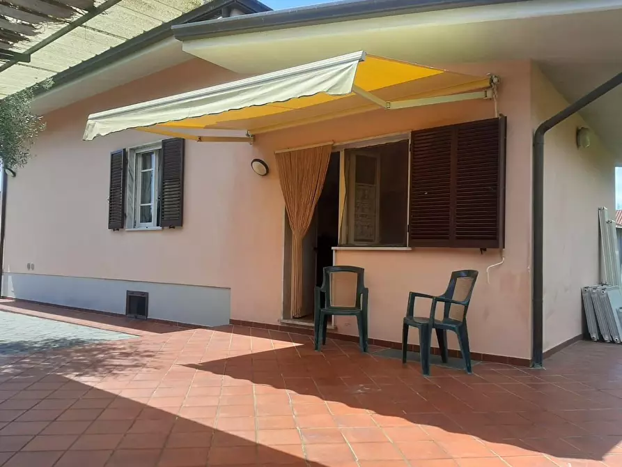 Immagine 48 di Porzione di casa in vendita  a Massa