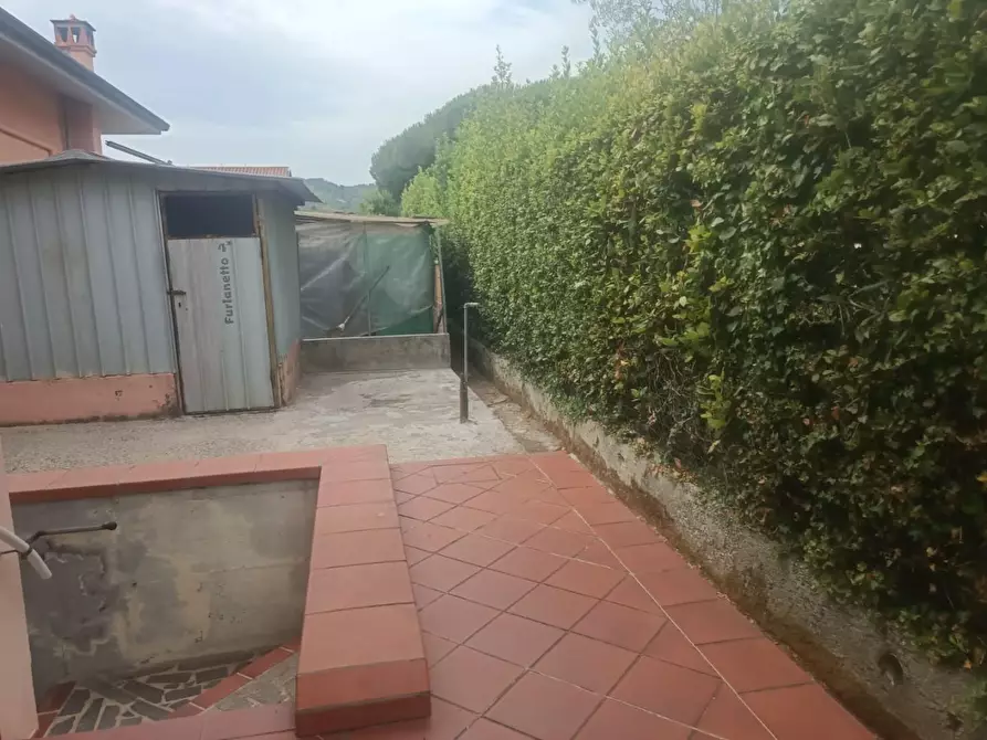 Immagine 62 di Porzione di casa in vendita  a Massa