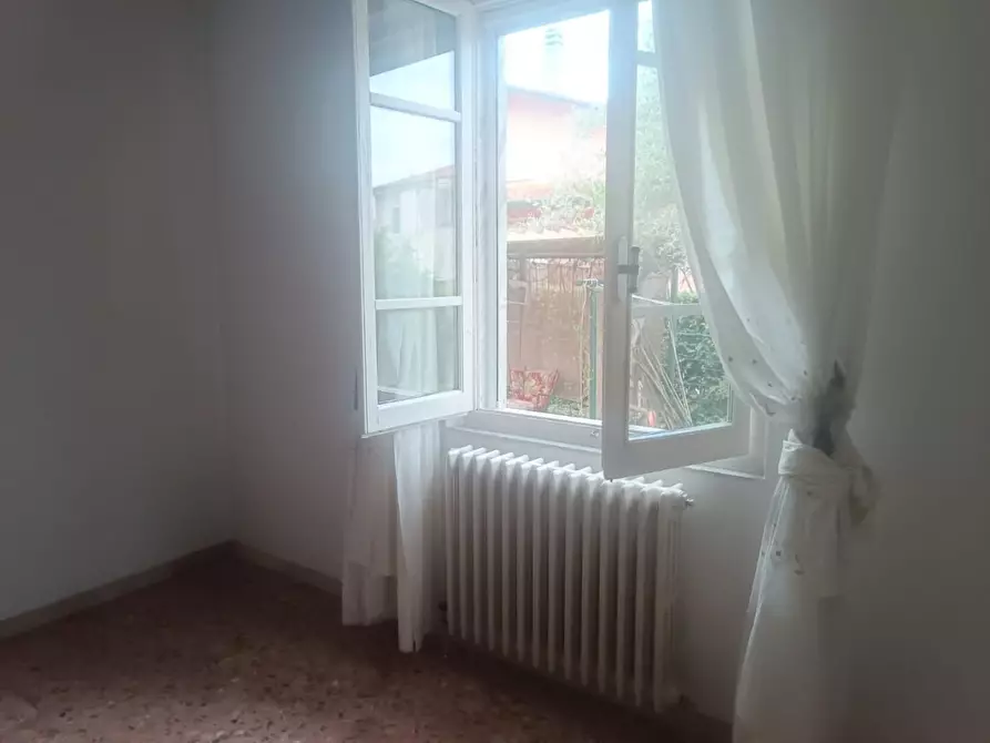 Immagine 33 di Porzione di casa in vendita  a Massa