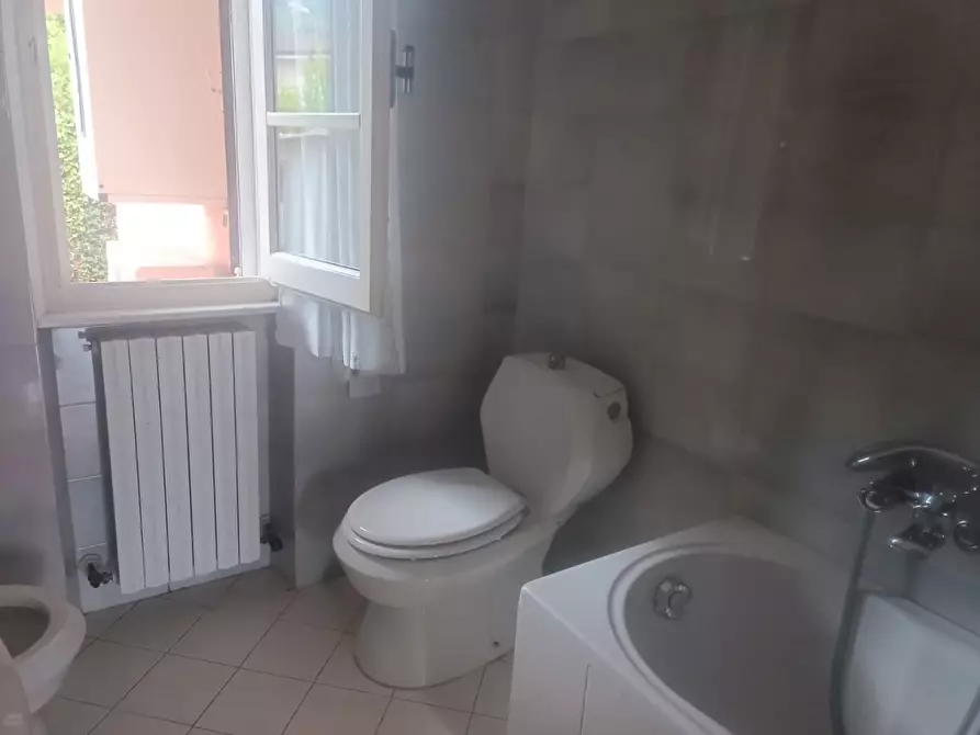 Immagine 43 di Porzione di casa in vendita  a Massa