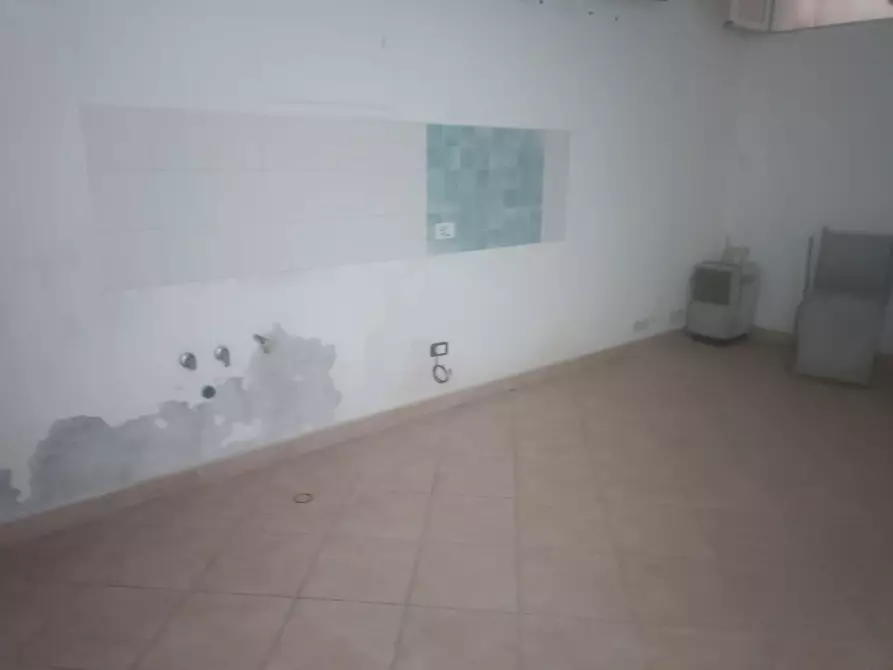 Immagine 70 di Porzione di casa in vendita  a Massa