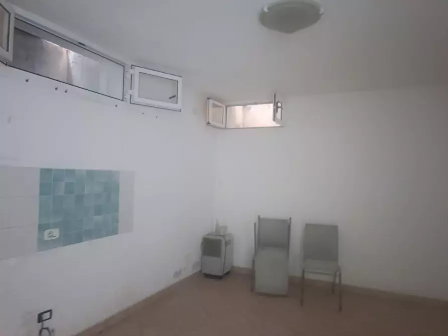 Immagine 69 di Porzione di casa in vendita  a Massa