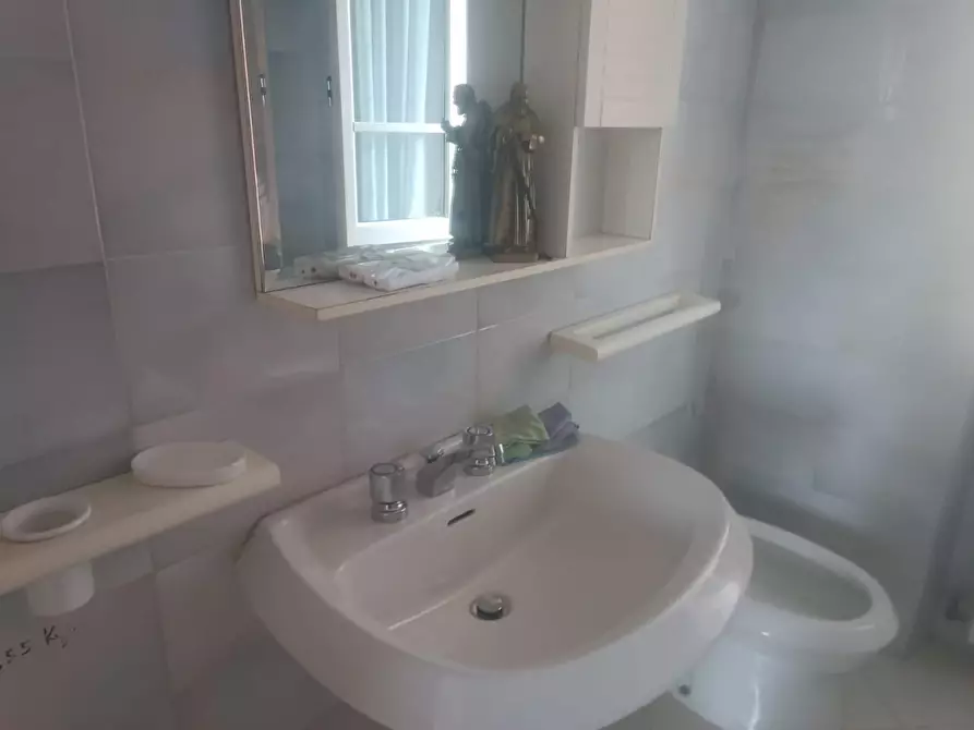 Immagine 42 di Porzione di casa in vendita  a Massa