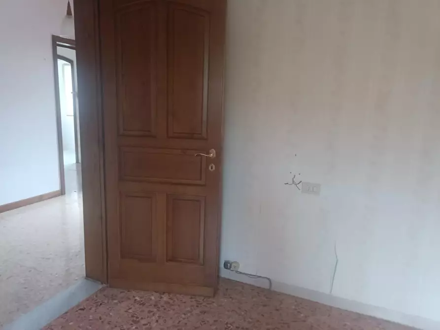 Immagine 28 di Porzione di casa in vendita  a Massa