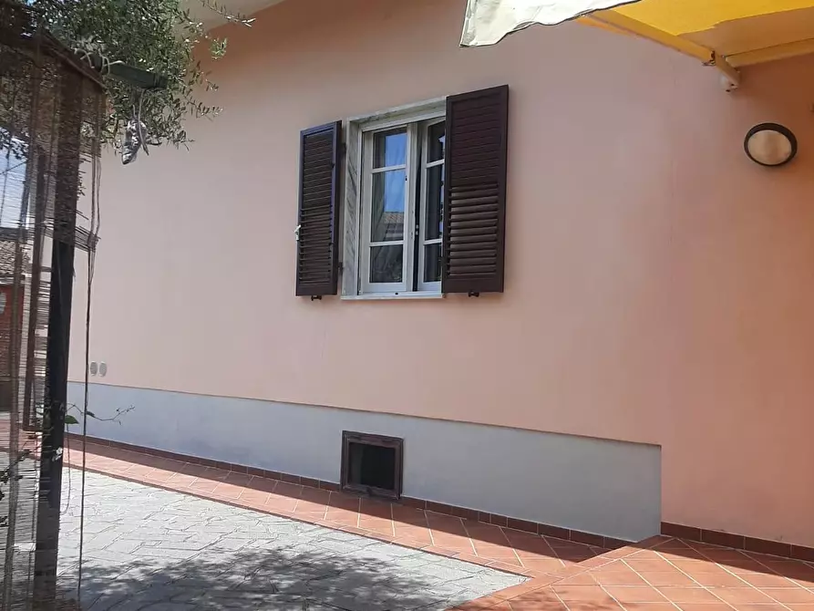 Immagine 46 di Porzione di casa in vendita  a Massa