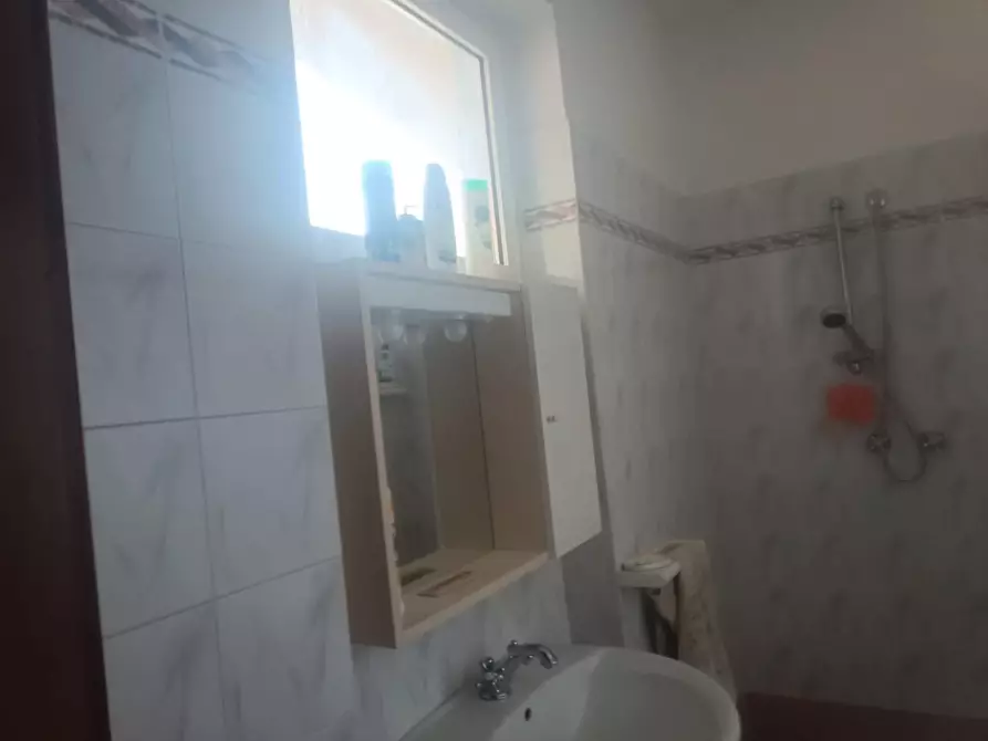 Immagine 56 di Porzione di casa in vendita  a Massa