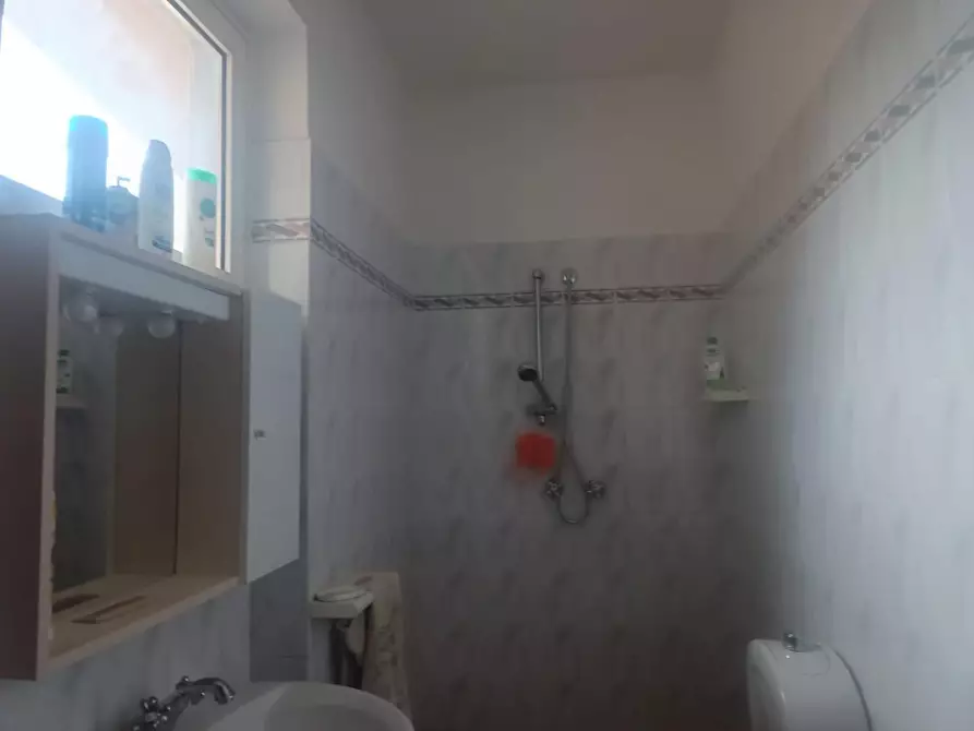 Immagine 57 di Porzione di casa in vendita  a Massa