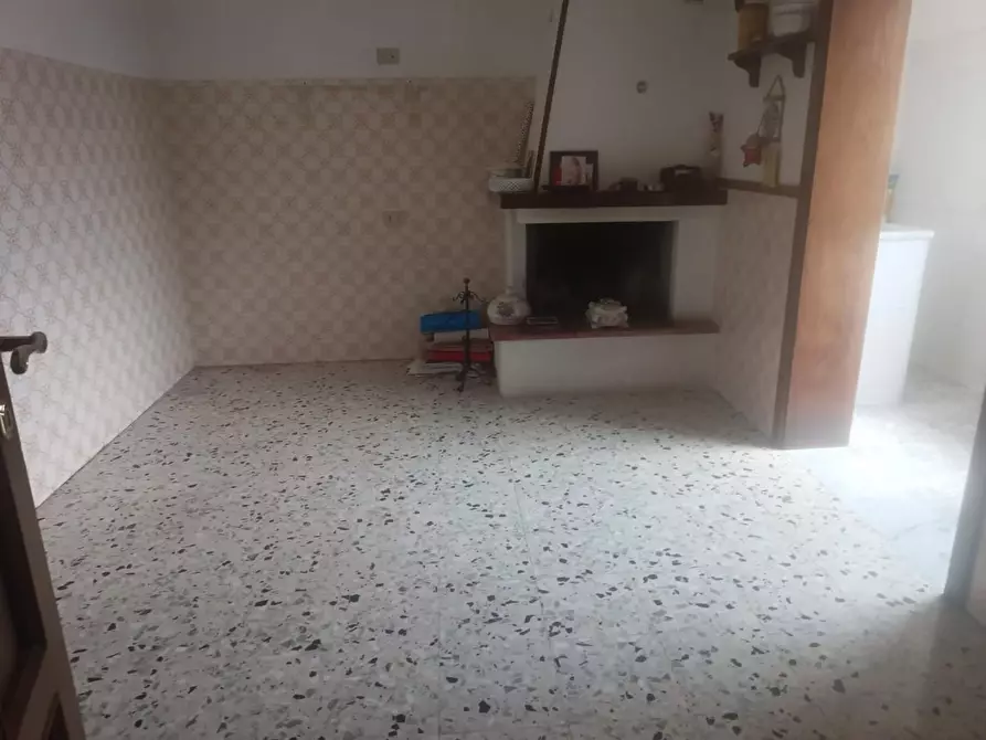 Immagine 16 di Porzione di casa in vendita  a Massa